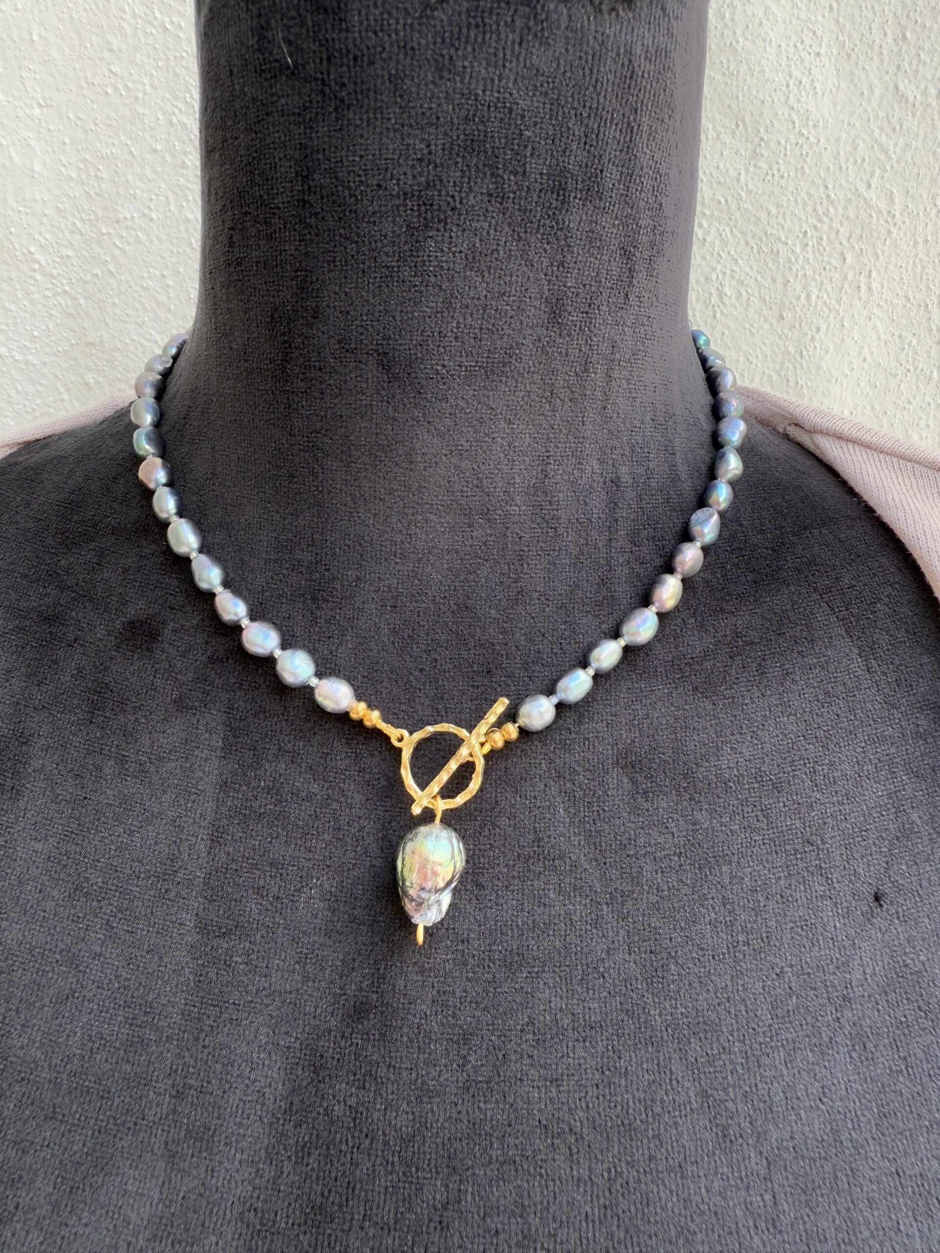 Northern Drop Pearl Necklace